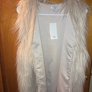 Tobi Faux Fur Vest in Cream